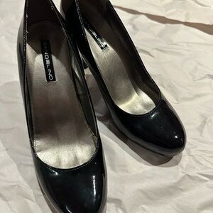 Bandolino Women's Black Pumps Shiny Leather
